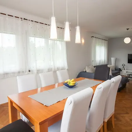 Apartment Vesna *